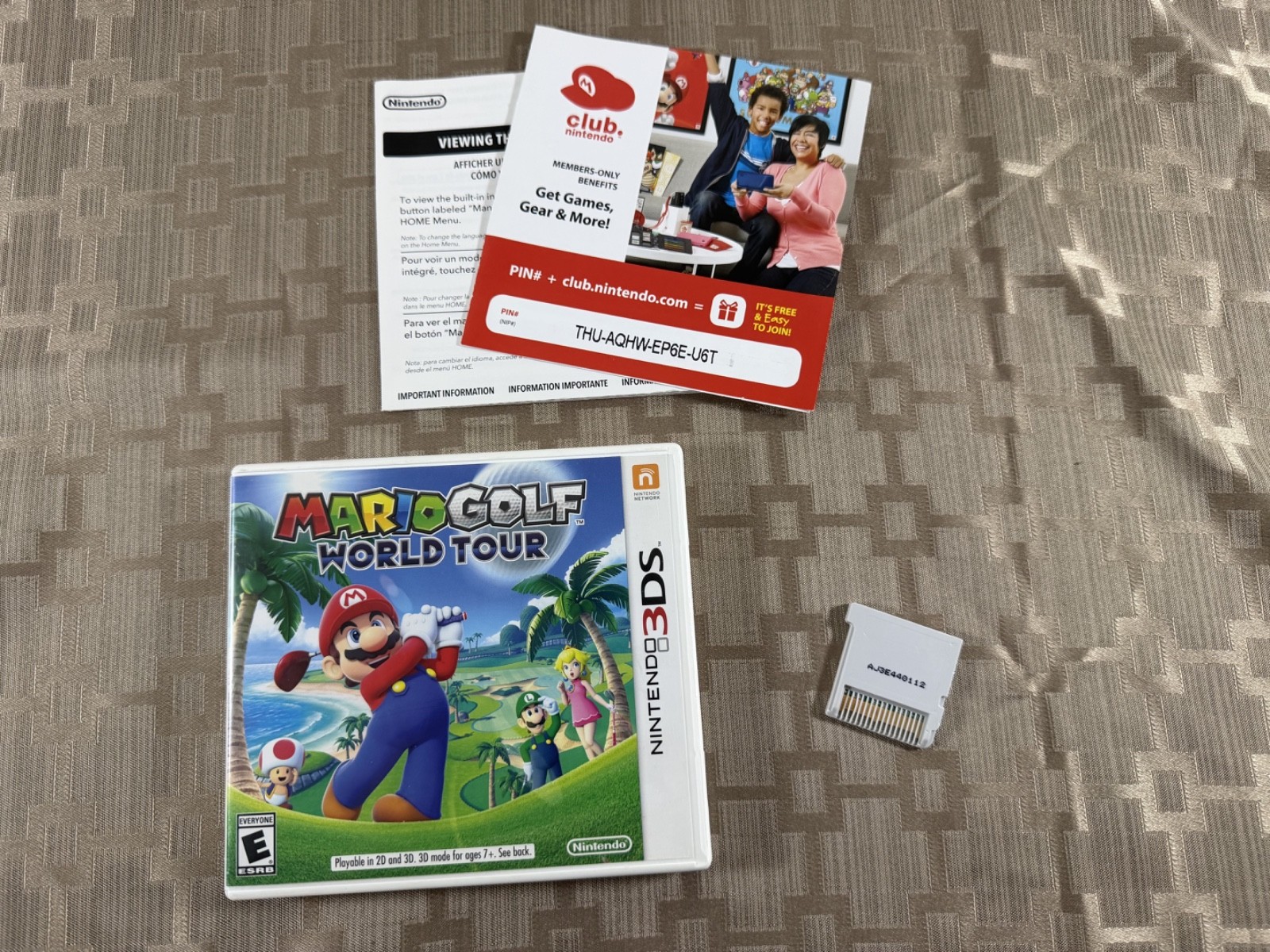 Mario Golf: World Tour (Nintendo 3DS) with case, great condition