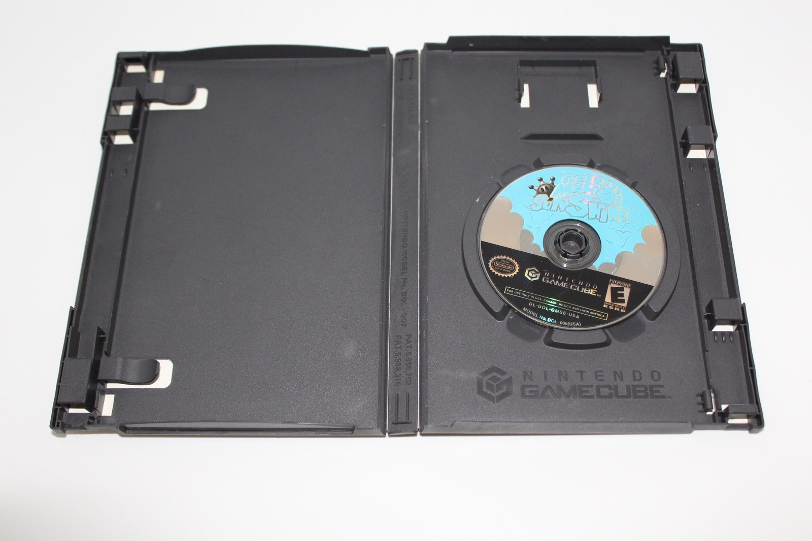 Super Mario Sunshine Nintendo GameCube Game w/ Case