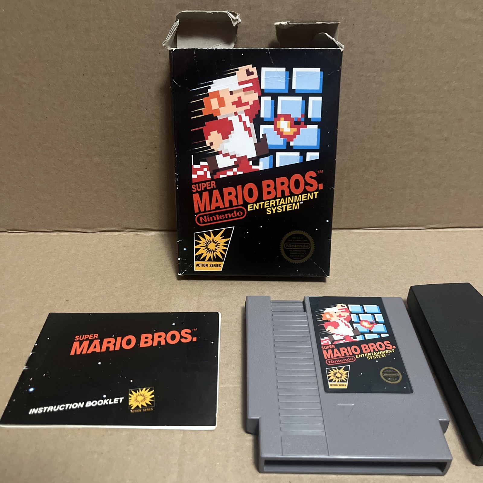Super Mario Bros. NES Game Box Manual 5 Screw.
