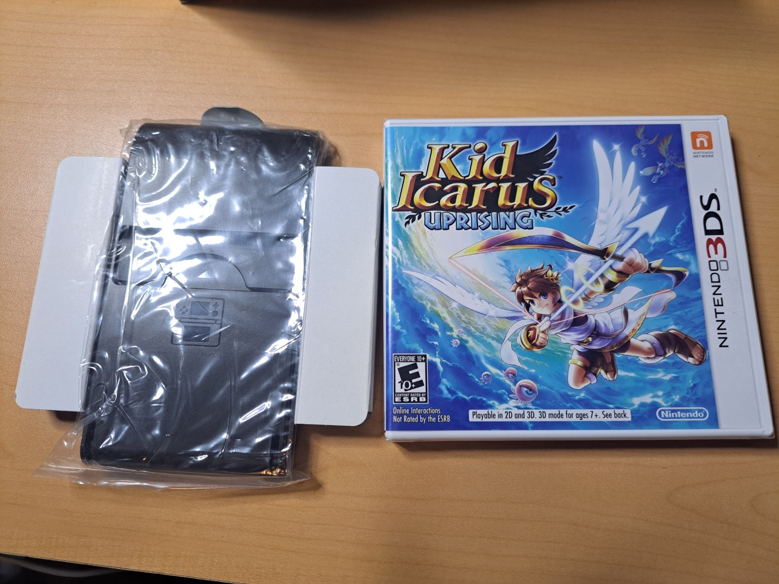 Kid Icarus Uprising 3DS – Sealed w/ Stand – Minor Box Wear – Authentic